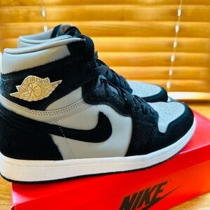 Woman’s Air Jordan 1 Retro Hi OG
